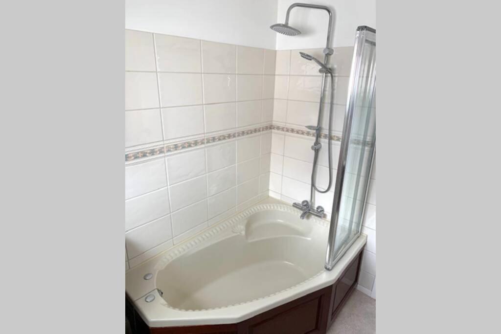Stratford Upon Avon: 2 Bed Town Centre Apartment, Parking For One Car Екстер'єр фото